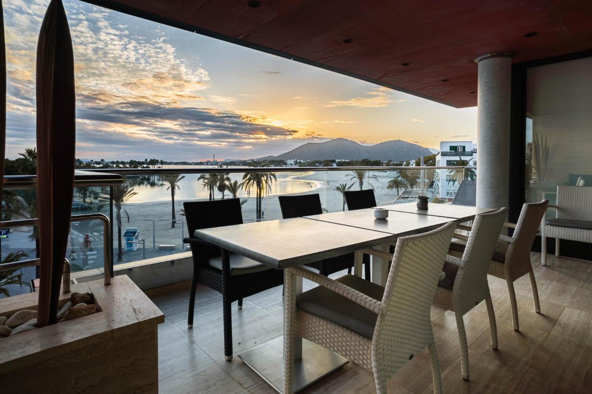 Luxury Sea View Apartment In Puerto De Alcudia Exteriör bild