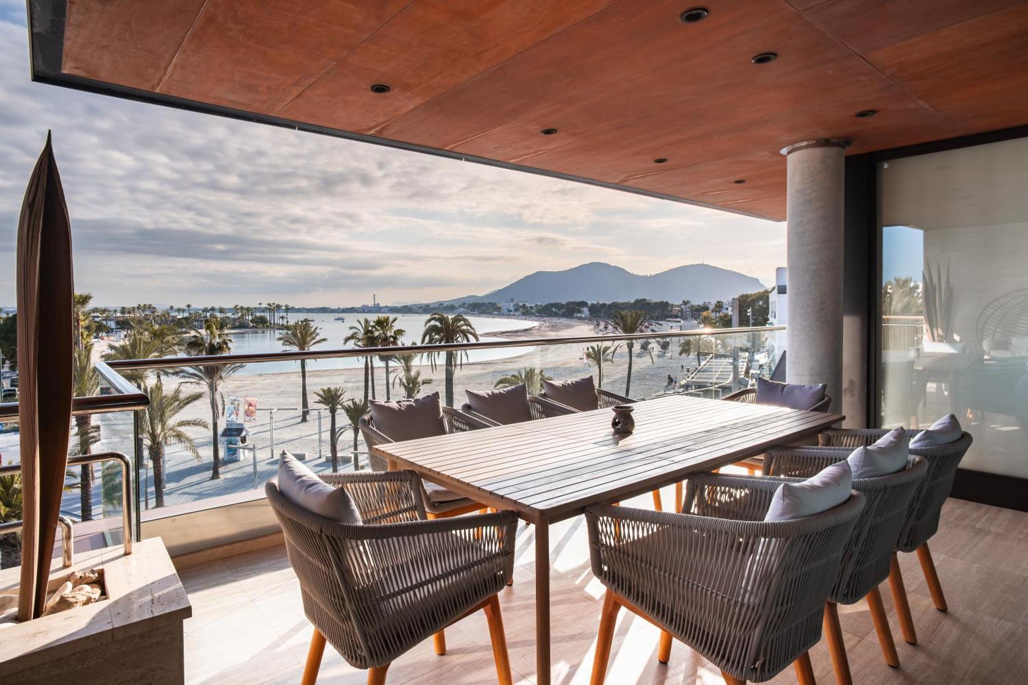 Luxury Sea View Apartment In Puerto De Alcudia Exteriör bild